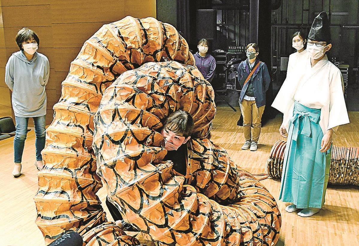 感動伝える狂言体的表現 石見神楽 女子社中誕生に寄せて 岩町功 山陰中央新報デジタル 感動伝える狂言体的表現 石見神楽 女子社中誕生に寄せて 岩町功 山陰中央新報デジタル