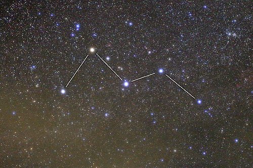 Ｍ形に見えるカシオペヤ座＝１１月６日、三瓶自然館サヒメルで撮影（さつえい）