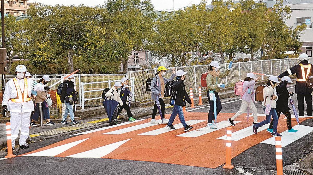動画あり 松江に 減速横断歩道 両県初 路面盛り上げ 車から見やすく 山陰中央新報デジタル