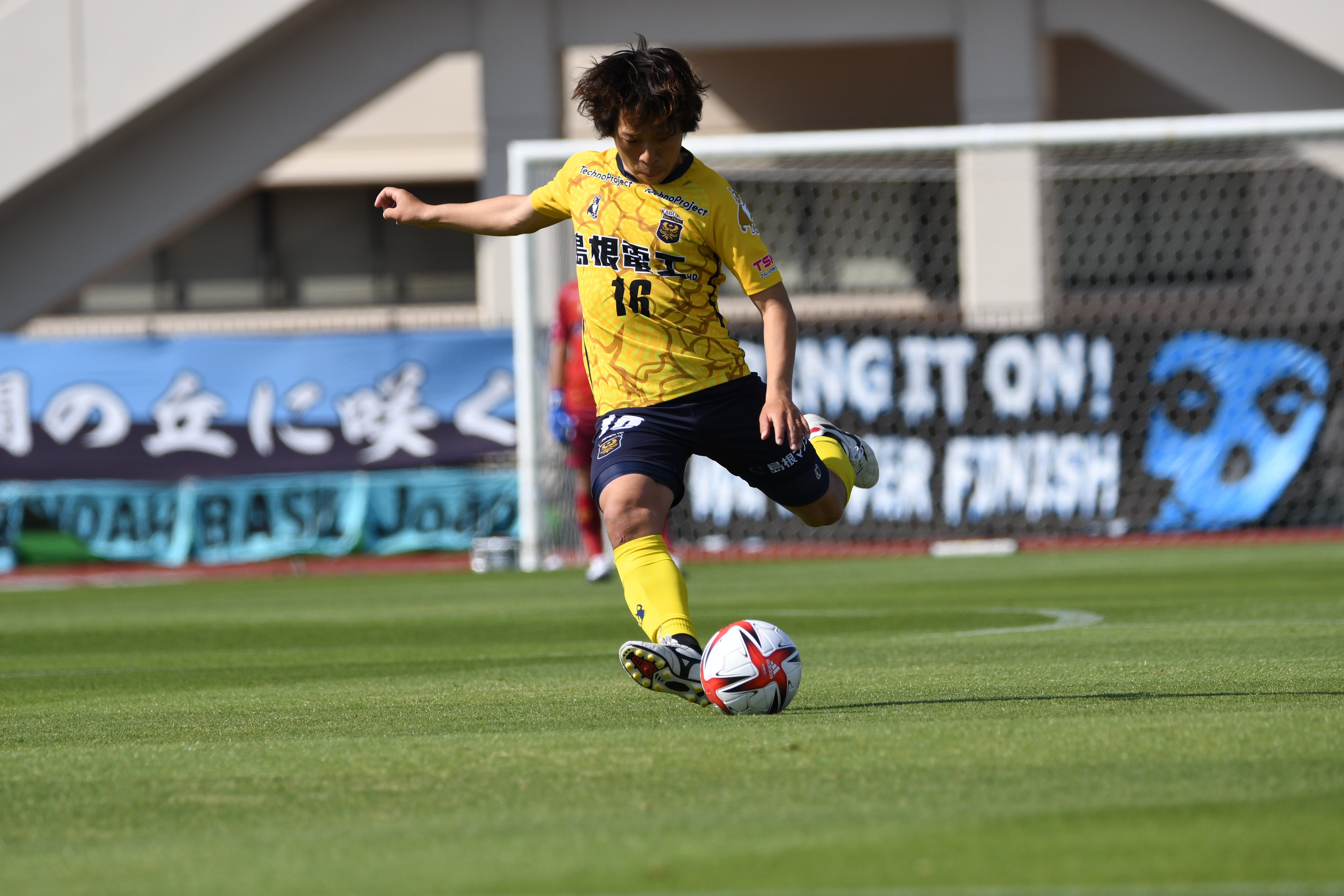 撮れたて写真特集 ｆｃ神楽しまねvsｆｃティアモ枚方 決定機つくるも得点できず 山陰中央新報デジタル